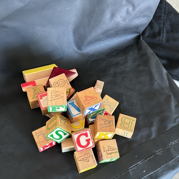 Vintage wooden alphabet and number blocks - Picture 2 of 2